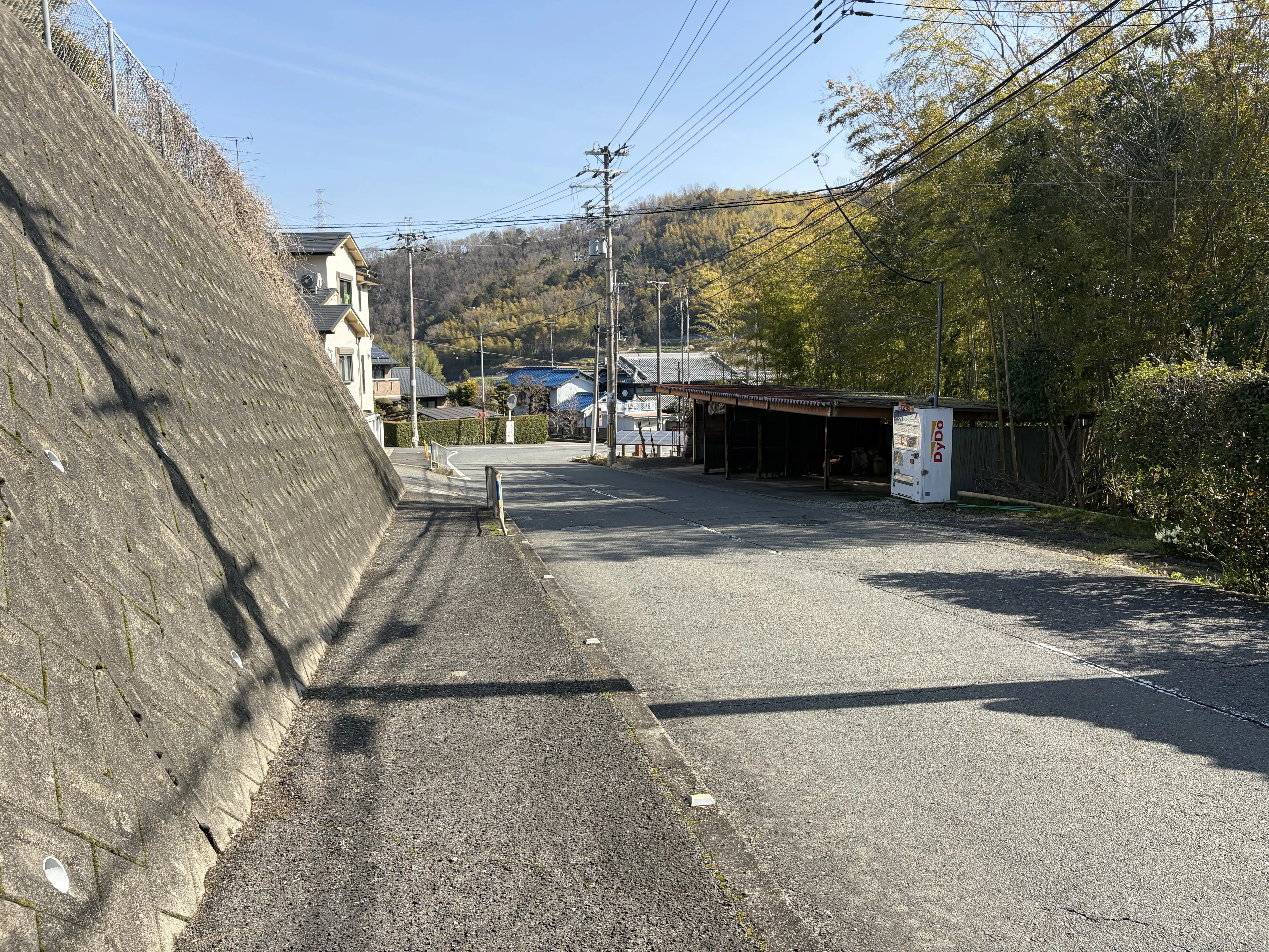 まっすぐ続く道路